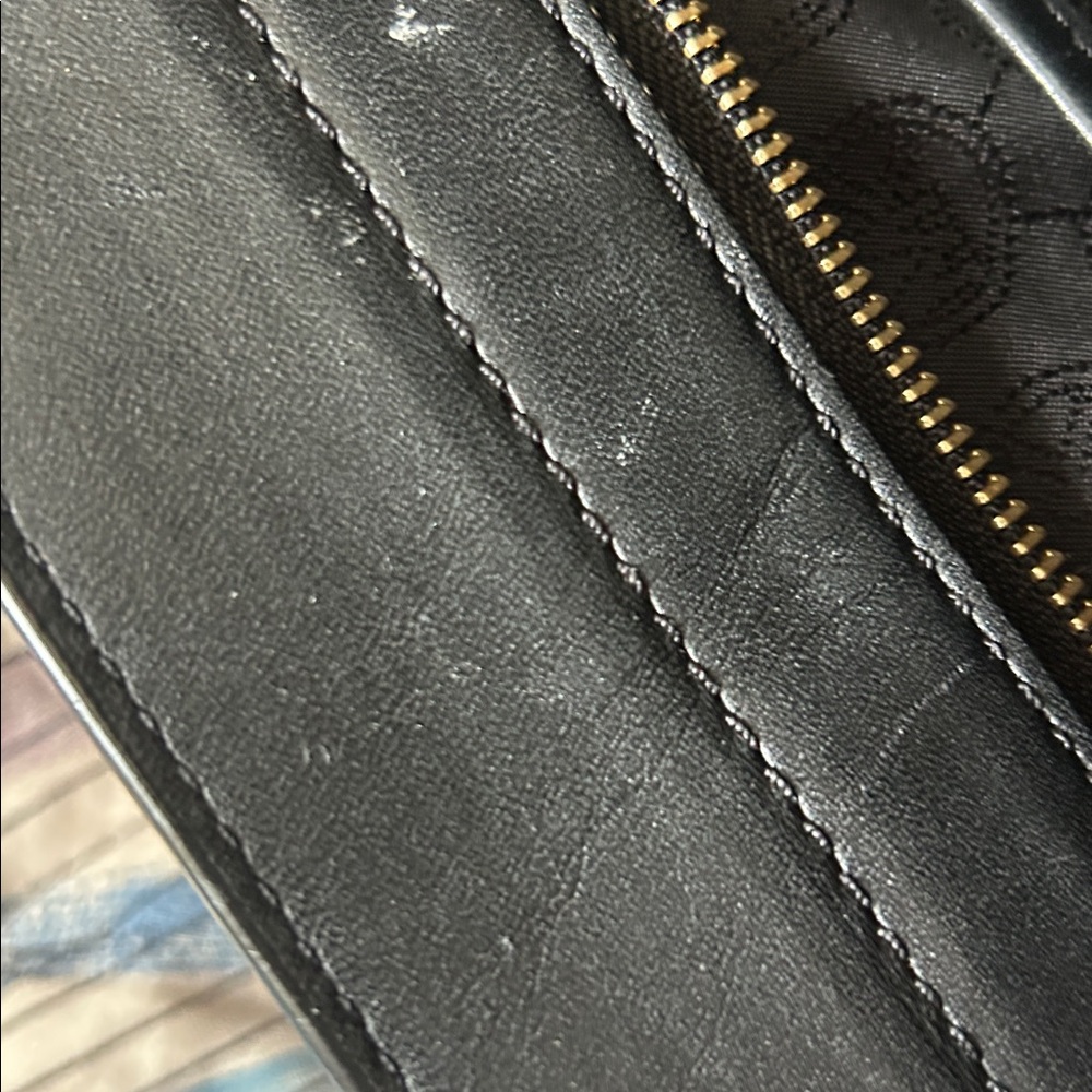 Authentic Michael Kors Satchel - Picture 6 of 6